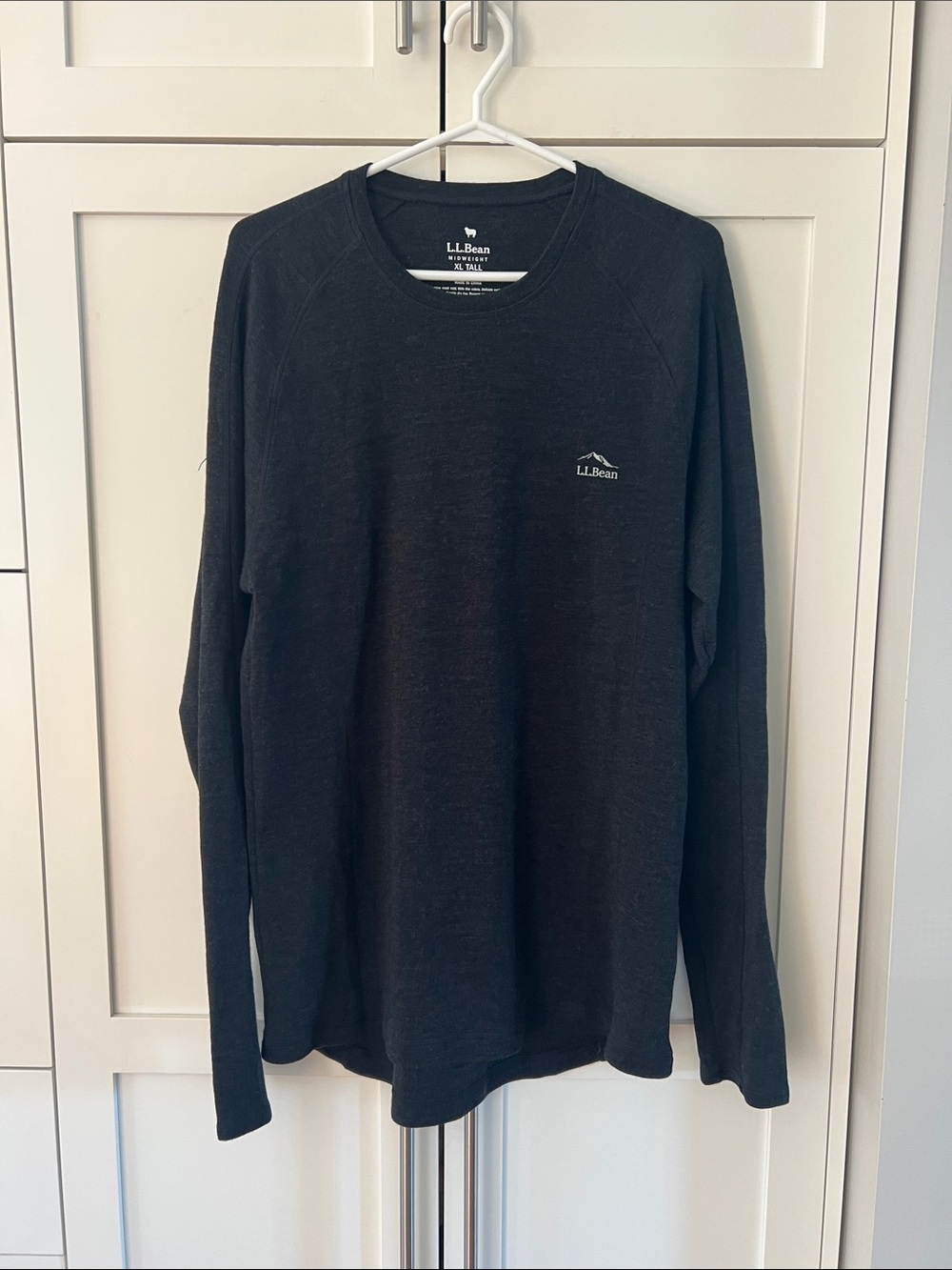 L.L. Bean Men's Black Long-Sleeve Crewneck Sweatshirt - 100% Merino Wool